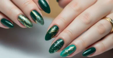 dark green nails